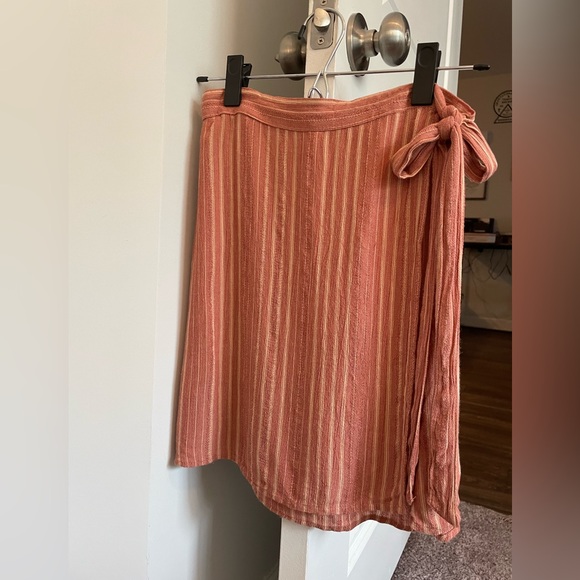 Women's High-Waisted Striped Wrap Skirt - Picture 3 of 7